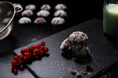 El yapımı taze Noel kurabiyeleri