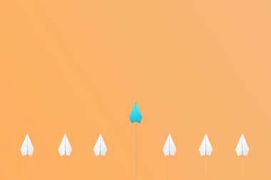 Ein Diyagram auf orangen Hintergrund mit einem Trend zum Erfolg 