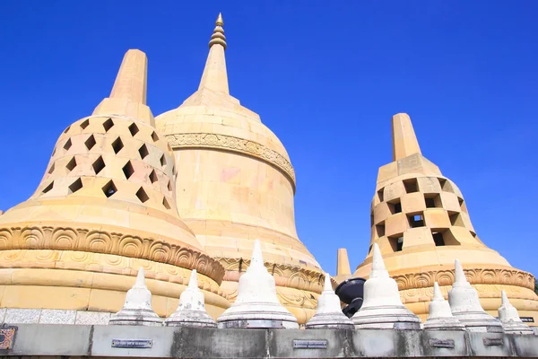 Pískovec Pagoda v Pa Kung chrám v Roi Et z Thajska. Zde je místo pro meditaci. — Stock fotografie