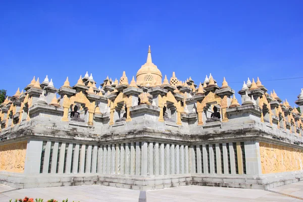 Sandstone Pagoda in Pa Kung Temple at Roi Et of Thailand. There is a place for meditation. — Stock Photo, Image