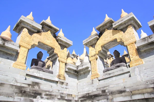 ROI ET, THAILANDIA - NOV04,2015: Statue di Buddha nel Tempio di Pa Kung — Foto Stock