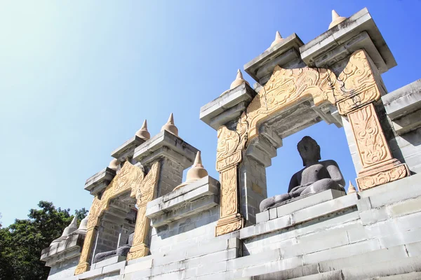 Estátuas de Buda em Pa Kung Temple em Roi Et da Tailândia. Há um lugar para a meditação . — Fotografia de Stock