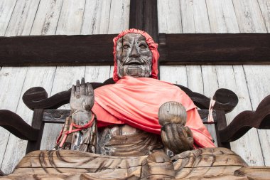 Pindola Bharadvaja, Japonya 'nın Nara kentindeki Todaiji Tapınağı' nda Budizm 'de bulunan ahşap bir heykel..