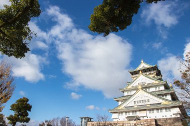 Osaka kalesi Japonya 'nın en ünlü simgelerinden biri olan Japonya' nın en büyük kalesidir..