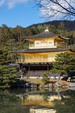 KYOTO, JAPONYA - DEC13, 2018 - Kinkakuji Tapınağı 'ndaki altın Pavyon Kuzey Kyoto, Japonya' da bir Zen tapınağı..