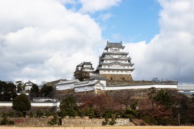 HYOGO, JAPONYA - 14 DEC14, 2018: Himeji Şatosu veya UNESCO tarafından Japonya 'daki Dünya Mirası' na tanınan Beyaz Balıkçıl Kalesi.