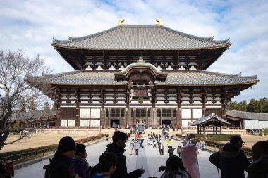 NARA, JAPONYA - 15 DEC 2018: Todai-ji Japonya 'nın Nara kentindeki Paskalya Büyük Tapınağı' nın önemli bir parçasıdır..