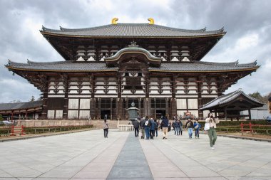 NARA, JAPONYA - 15 DEC 2018: Todai-Ji Japonya 'nın Nara kentindeki Doğu Büyük Tapınağı' nın önemidir..