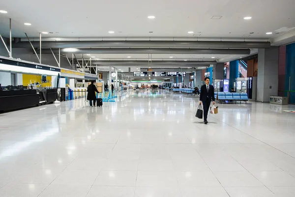 Osaka Kansai Japan Dec6 2018 Pasażerowie Spacerujący Lotnisku Kansai Lotnisku — Zdjęcie stockowe