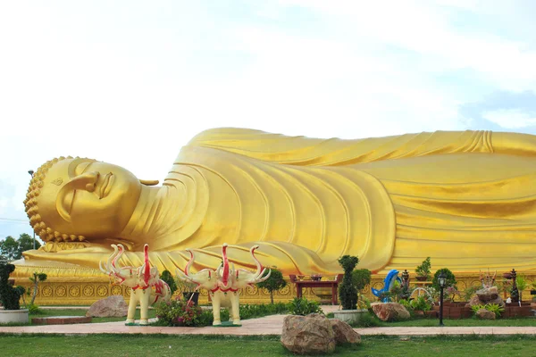 Zlatý ležící buddha, songkhla, Thajsko — Stock fotografie