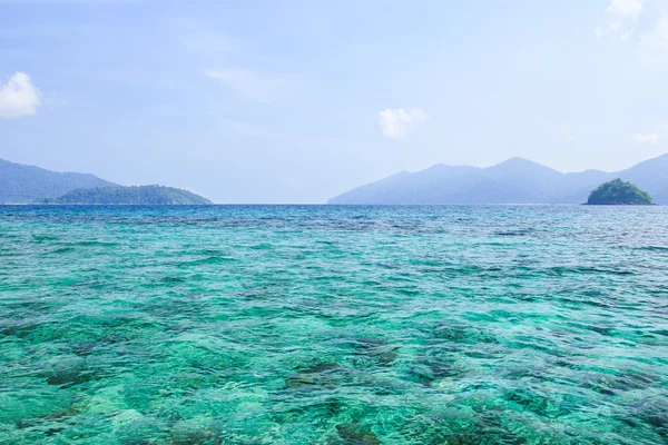 Modré moře a krajina veiw, Lipe island, Thajsko — Stock fotografie