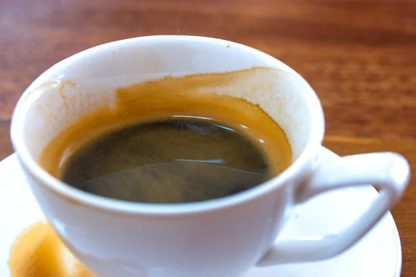 Kaffee-Espresso. Schmutzige Tasse Kaffee. — Stockfoto