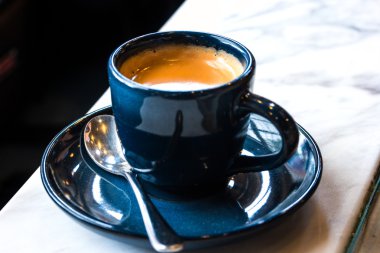 Yeşil fincan espresso