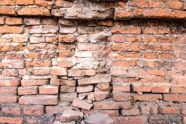 붉은 벽돌 벽 붕괴 — 스톡 사진