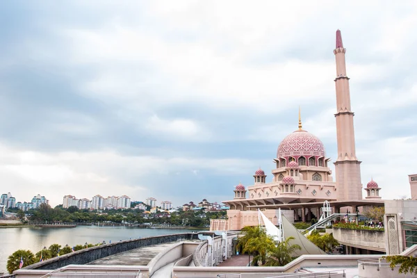 Putra Camii Putrajaya şehirde yeni Federal Bölge yer.