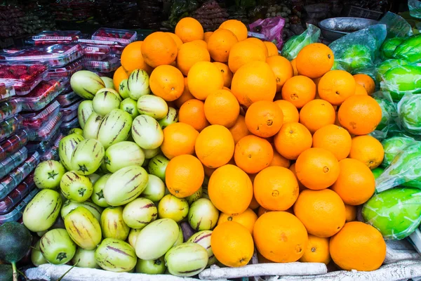 Fresh fruit and vegetables on market — Stock Photo, Image