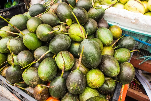 Fresh betel nut for sale in the market. (Areca catechu) — Stock Photo, Image