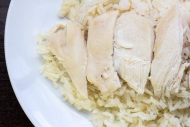 Hainan tavuk yağlı pilav ile