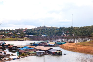 Saphan Pzt veya Pzt Köprüsü, Tayland en uzun el yapımı ahşap köprü.