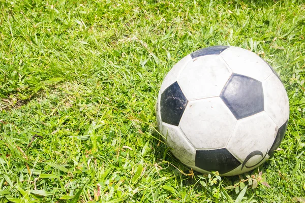 Футбол на полі трави — стокове фото