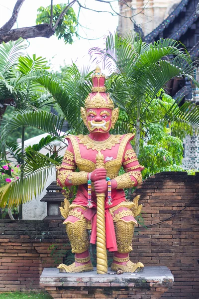 Rode reus in de Wat Thailand — Stockfoto