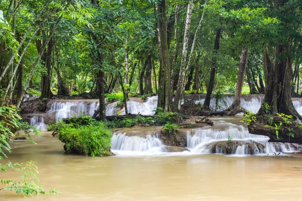 Cascade Keingkravia à sangkhlaburi, Kanjanaburi. Thaïlande — Photo