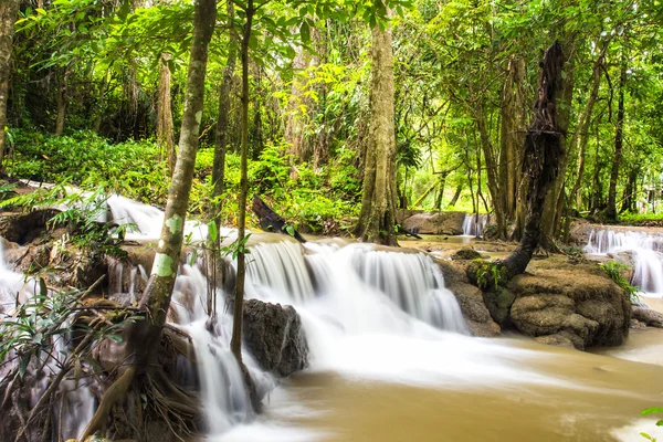 Cascade Keingkravia à sangkhlaburi, Kanjanaburi. Thaïlande — Photo