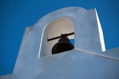 Skiathos Adası, Yunanistan, beyaz geleneksel ada kilisesi, modern mimari, Agios Alexandros.