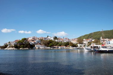 Yunan adaları, Skiathos, turistik yerler, deniz manzarası.