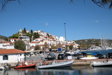 Yunan adaları, Skiathos, turistik yerler, deniz manzarası.