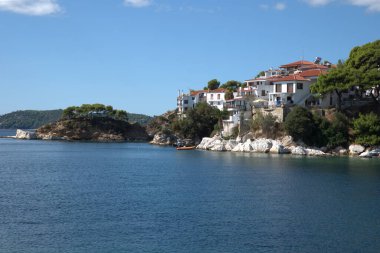 Yunan adaları, Skiathos, turistik yerler, deniz manzarası.