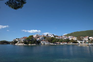 Yunan adaları, Skiathos, turistik yerler, deniz manzarası.