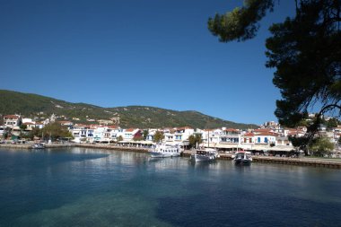 Yunan adaları, Skiathos, turistik yerler, deniz manzarası.