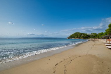Koukounaries plajı, Skiathos adası, Yunanistan. Dünyanın her yerinde ünlü egzotik plaj.