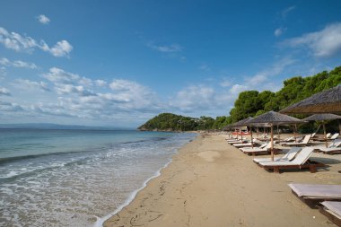 Koukounaries plajı, Skiathos adası, Yunanistan. Dünyanın her yerinde ünlü egzotik plaj.
