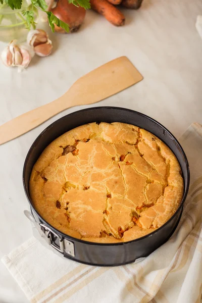 Frisches Huhn und Karottenkuchen — Stockfoto