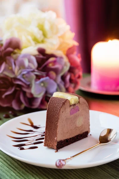 一块巧克力慕斯蛋糕 — 图库照片
