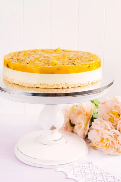 Frutto della passione fresco cheesecake dessert — Foto Stock