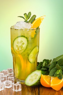 Salatalık ve turuncu limonata