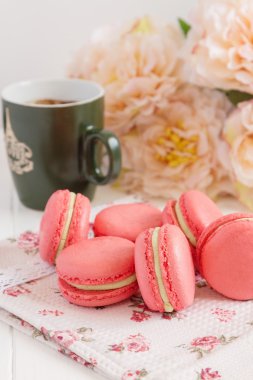 Çiçekli Kırmızı macaroons