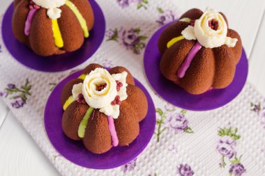 Fransız mousse kek çikolata kadife ile
