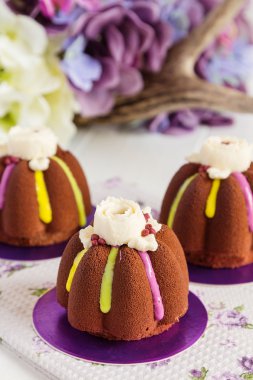 Fransız mousse kek çikolata kadife ile