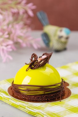 Mini mousse kek yeşil sır ile
