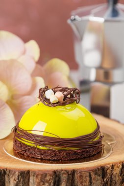 Mini mousse kek yeşil sır ile