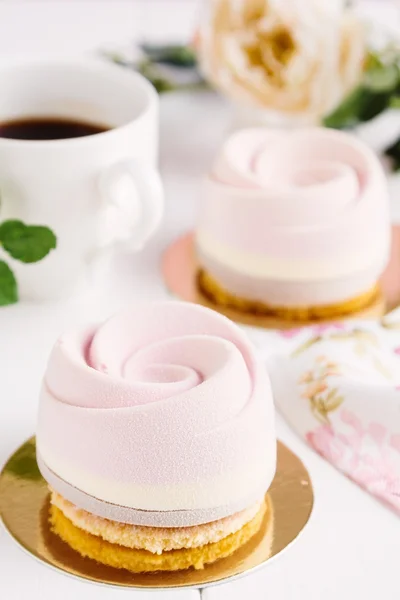 Französisches Mousse Flemet mit rosa Kakao Velour — Stockfoto