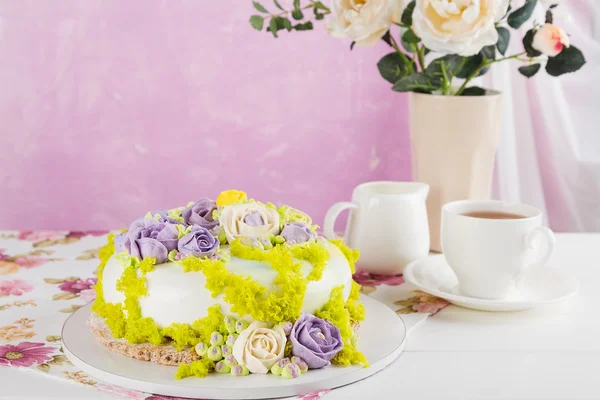 Βούτυρο πολύχρωμα λουλούδια κρέμα τούρτα — Φωτογραφία Αρχείου