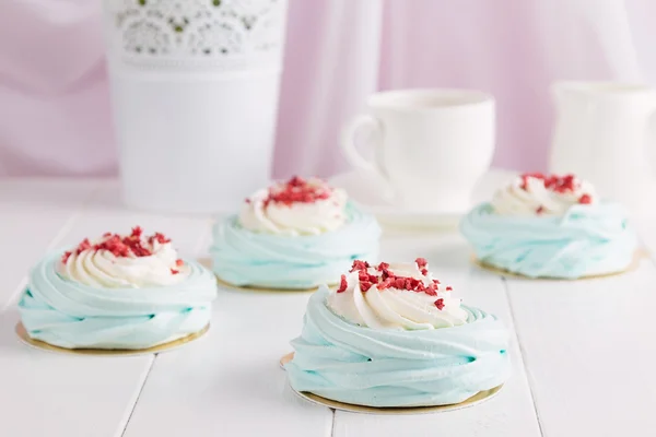 Синие павловские десерты — стоковое фото