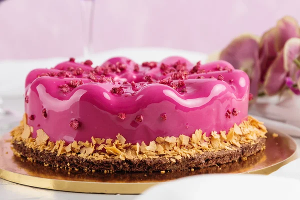 Pembe sırlı Avrupa pasta