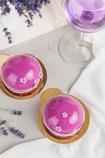 Lavender french mousse cakes with pink mirror glaze — Stock Photo, Image