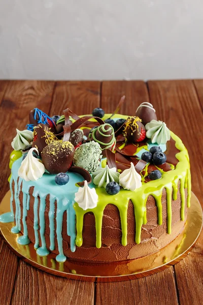 Красочный фруктовый торт для детской вечеринки — стоковое фото